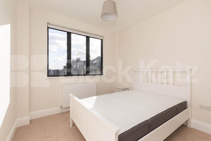 Stunning Modern One-Bedroom Apartment | Prime Finsbury Park Location Seven Sisters Road, Finsbury Park